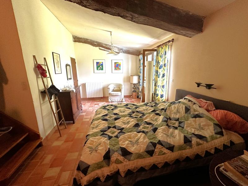 Maison traditionnelle - 243 m² - 8 pièces