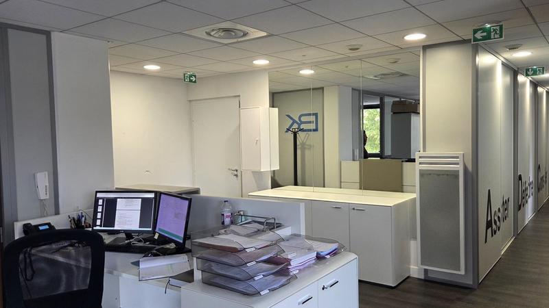 Local d'activités - 185 m² - 11 pièces