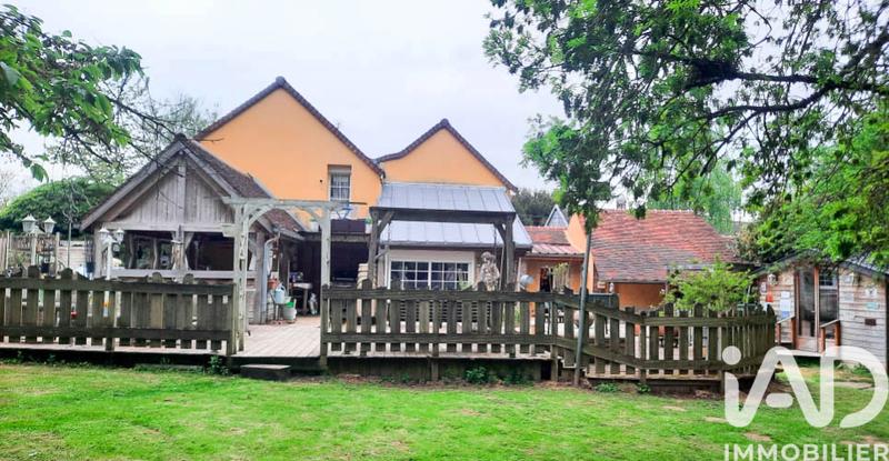 Maison - 210 m² - 8 pièces