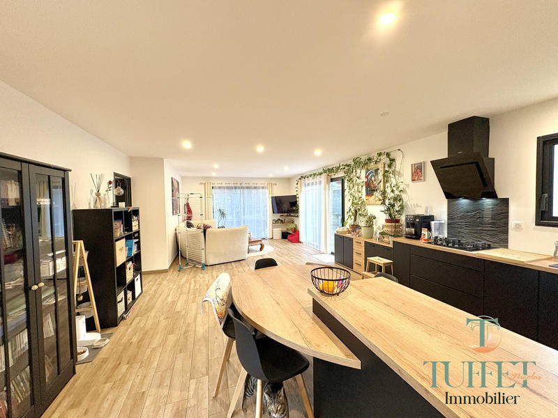 Maison - 93 m² - 4 pièces