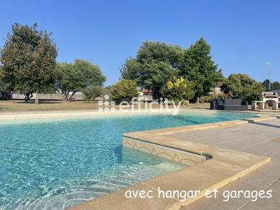 Maison - 245 m² - 10 pièces