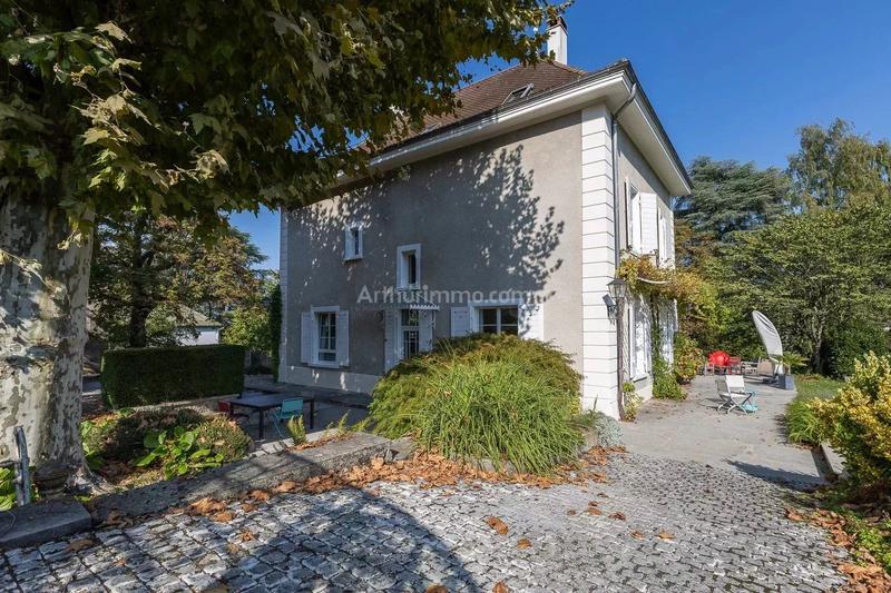 Maison - 241 m² - 10 pièces