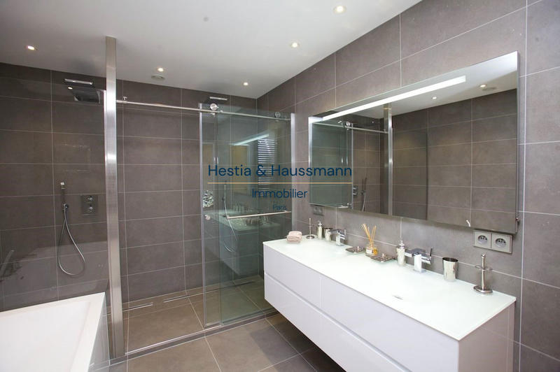 Appartement - 95 m² - 3 pièces