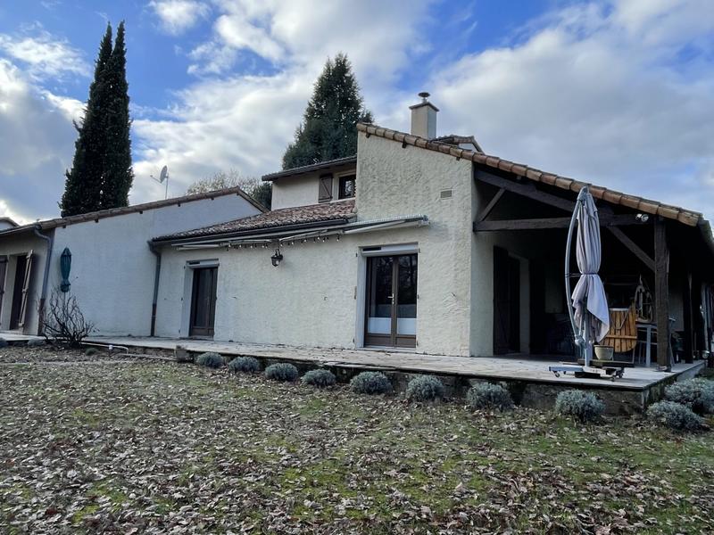 Maison - 140 m² - 5 pièces