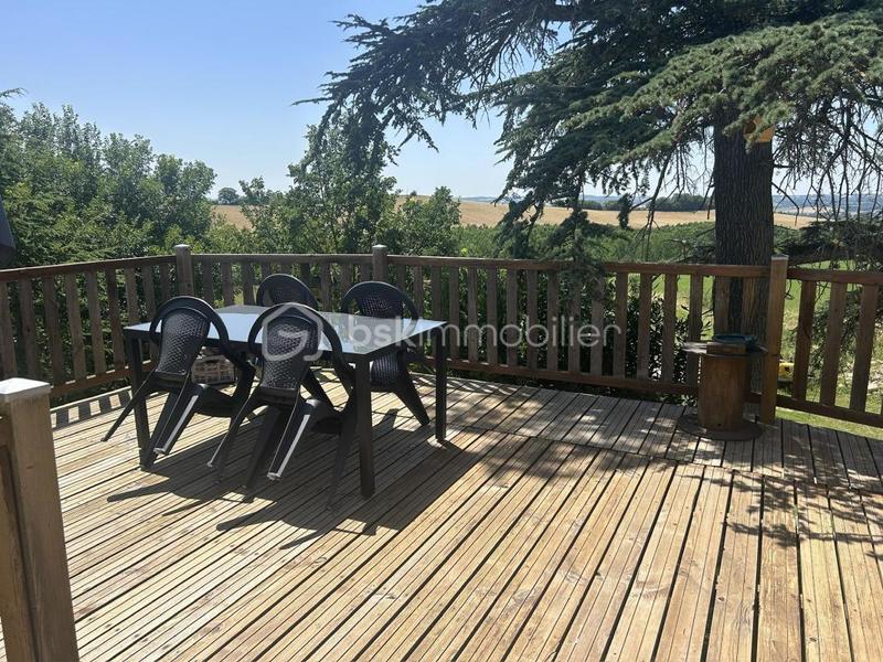 Propriété - 885 m² - 22 pièces