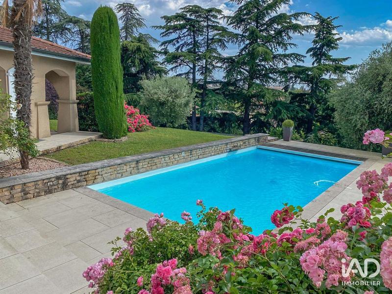 Maison - 284 m² - 6 pièces