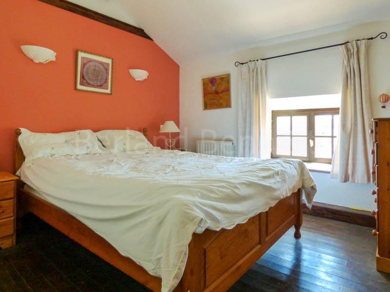 Maison en pierre - 224 m² - 9 pièces