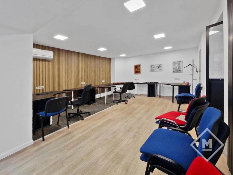 Local d'activité / Entrepôt - 63 m² - 3 pièces