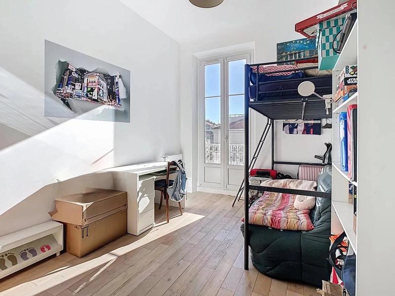 Appartement - 142 m² - 6 pièces