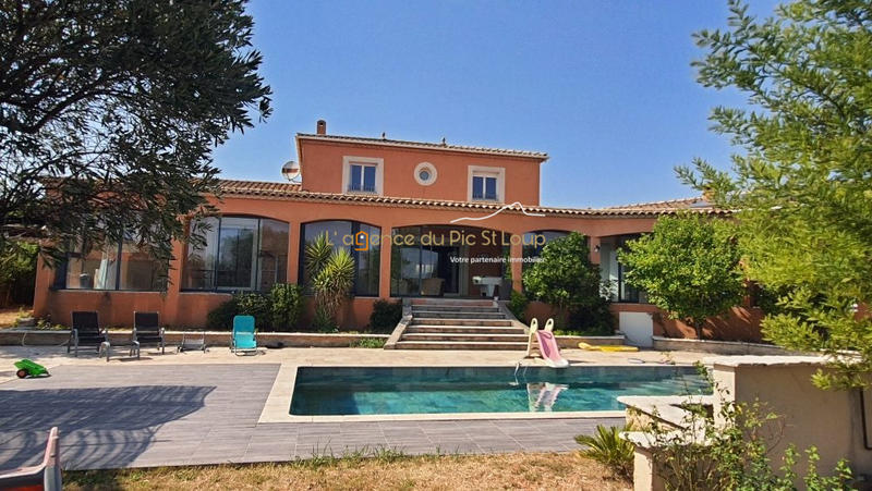 Villa - 220 m² - 8 pièces