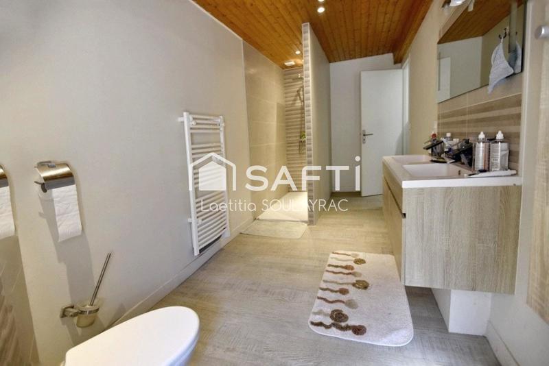 Maison - 205 m² - 5 pièces