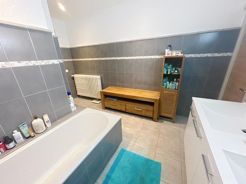 Appartement - 100 m² - 4 pièces