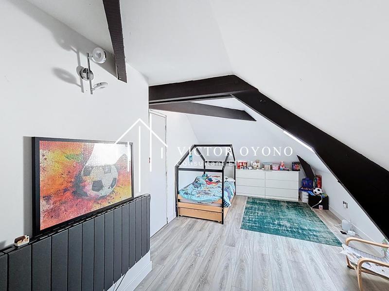 Maison - 250 m² - 9 pièces