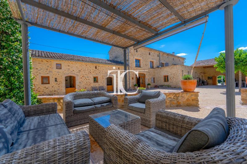 Maison - 537 m² - 12 pièces