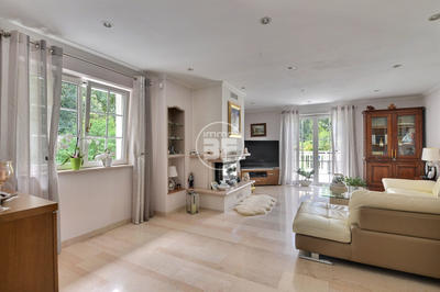 Maison - 232 m² - 7 pièces