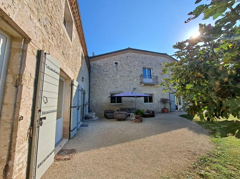 Maison - 185 m² - 15 pièces