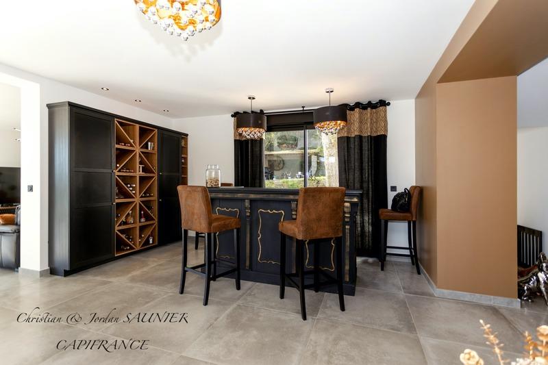 Propriété - 391 m² - 10 pièces