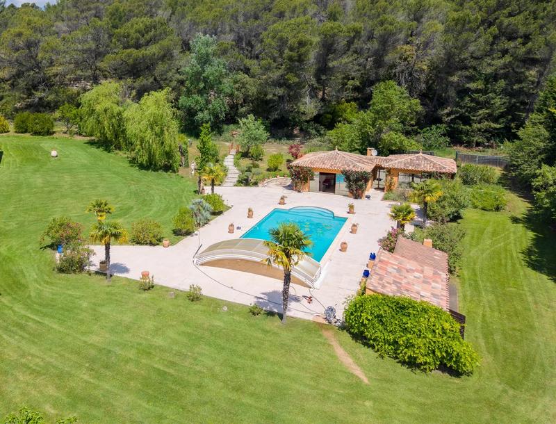 Propriété - 307 m² - 7 pièces