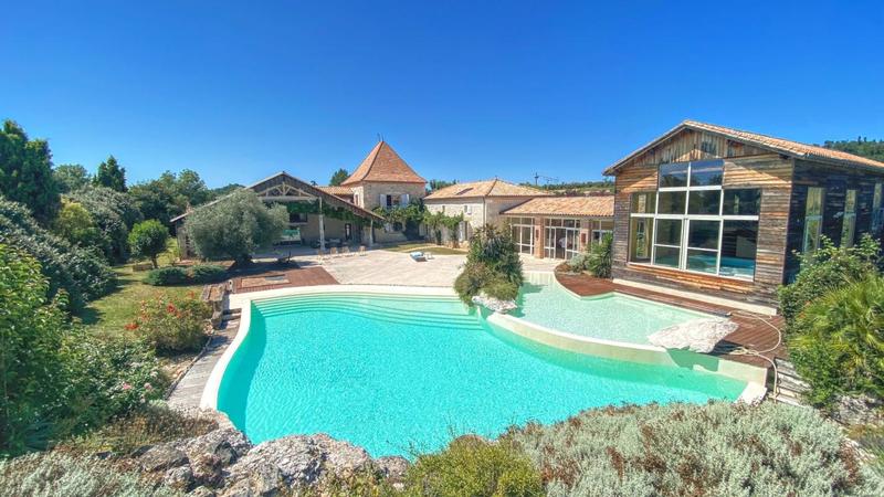 Demeure - 1 000 m² - 10 pièces