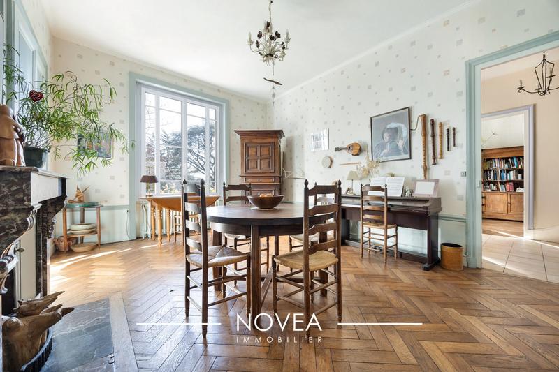 Maison ancienne - 210 m² - 8 pièces