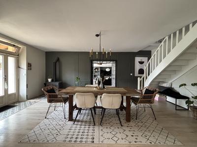 Maison - 180 m² - 5 pièces