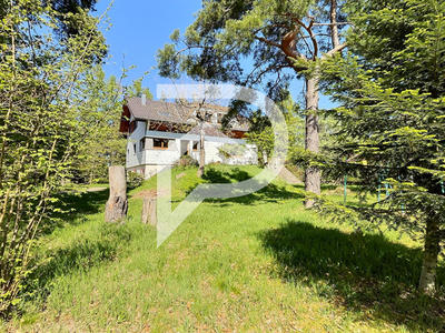 Maison - 215 m² - 10 pièces