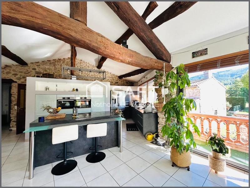 Maison - 269 m² - 9 pièces