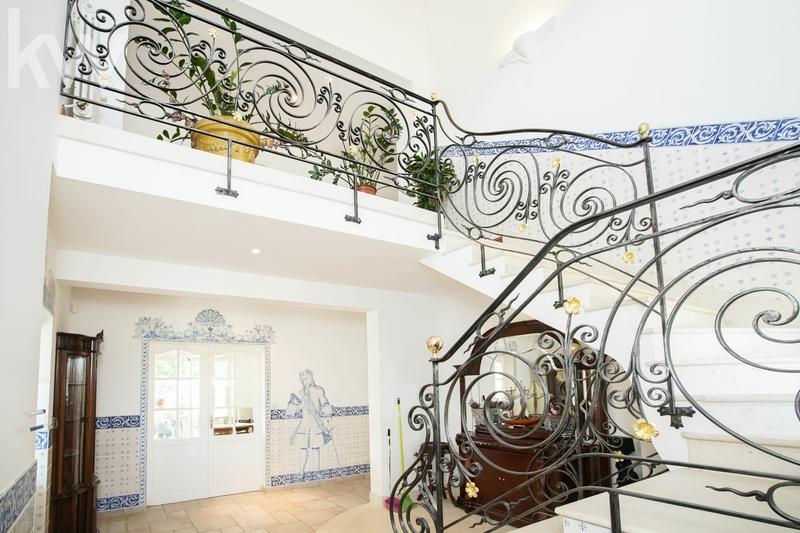 Maison - 230 m² - 5 pièces