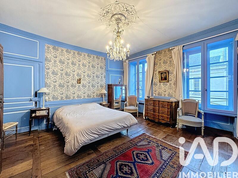 Appartement - 260 m² - 8 pièces