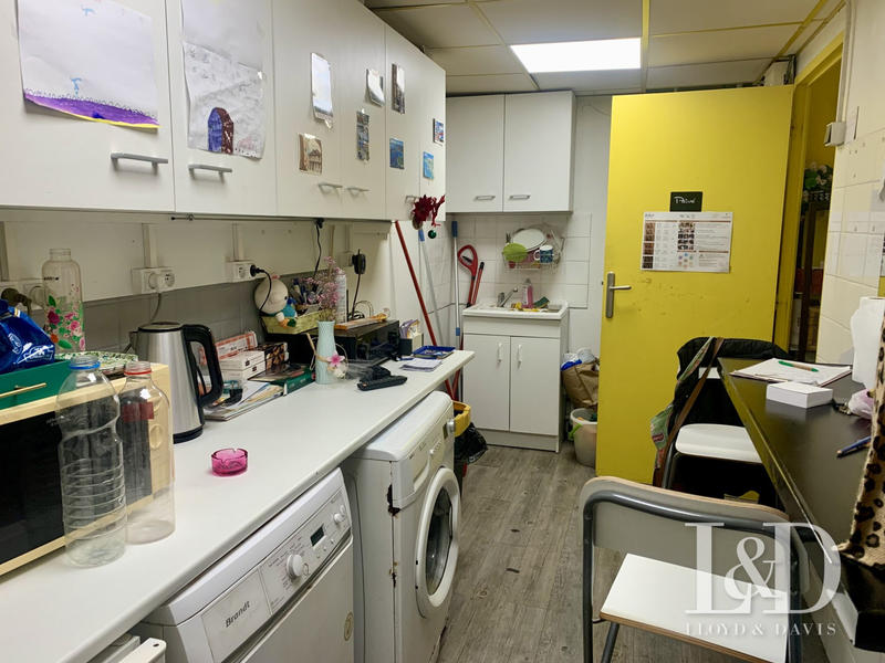 Fonds de commerce - Magasins - 75 m²