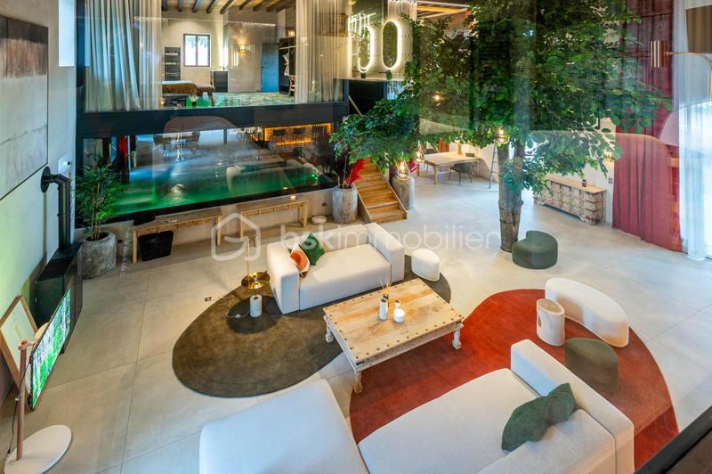 Maison - 303 m² - 8 pièces