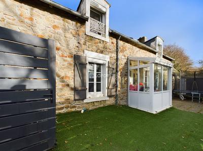 Maison - 98 m² - 4 pièces