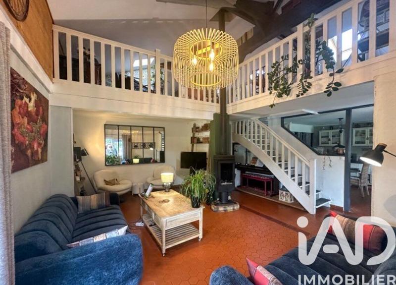 Maison - 167 m² - 9 pièces