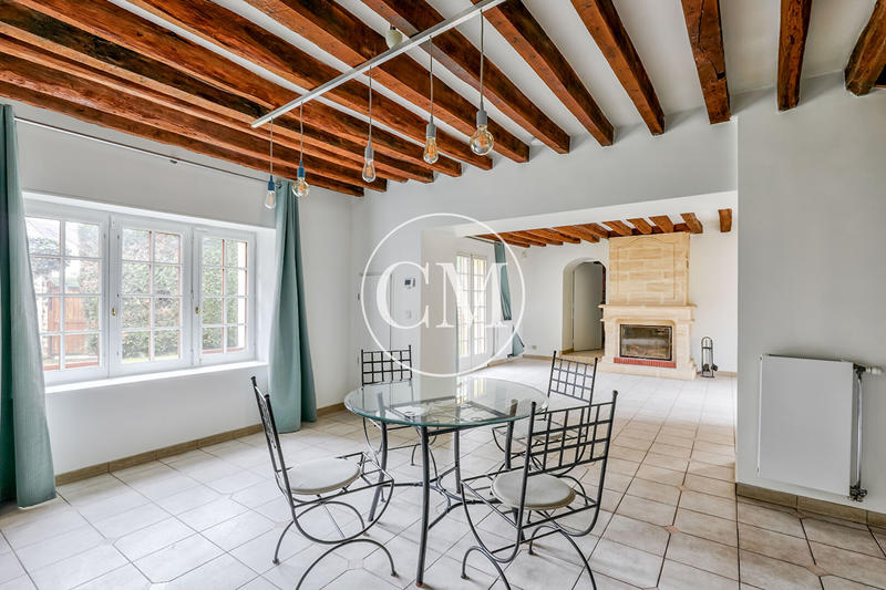 Maison - 288 m² - 8 pièces