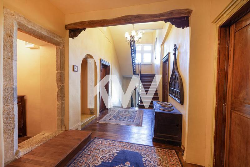 Maison - 680 m² - 18 pièces