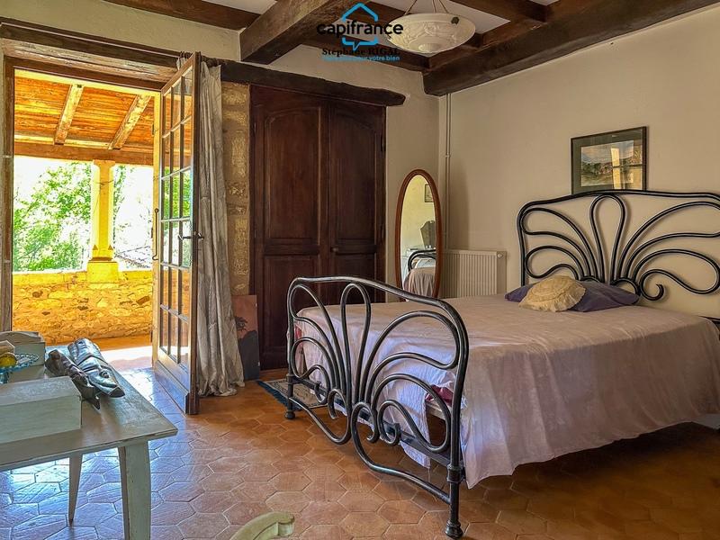 Propriété - 230 m² - 7 pièces