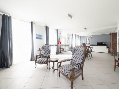 Maison - 255 m² - 8 pièces