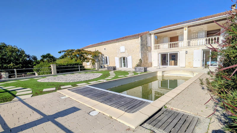 Maison de ville - 250 m² - 11 pièces