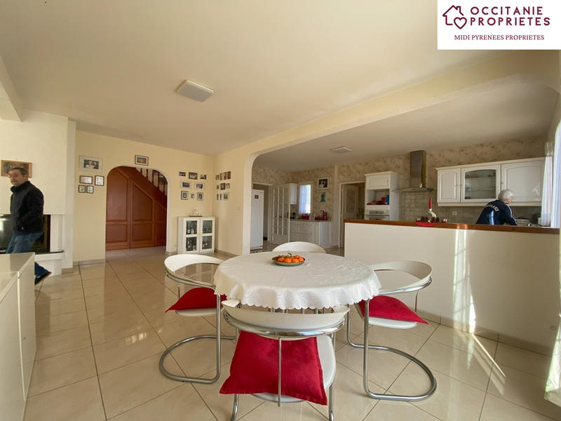 Maison - 211 m² - 5 pièces