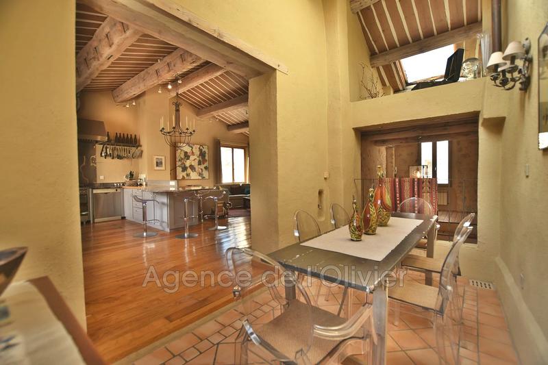 Maison - 210 m² - 6 pièces