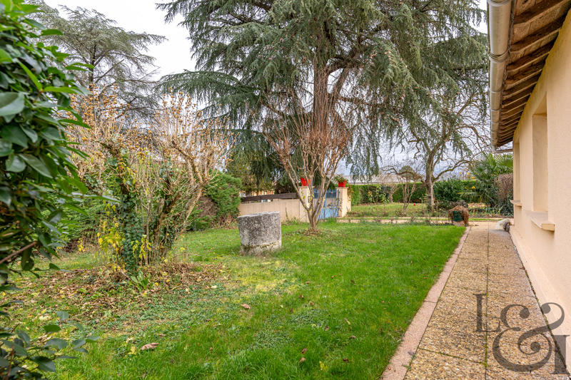 Maison - 365 m² - 13 pièces