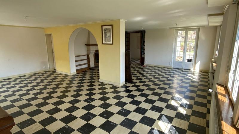 Maison en pierre - 251 m² - 8 pièces