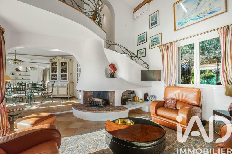 Maison de ville - 207 m² - 7 pièces