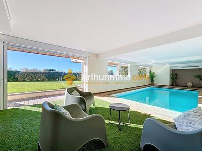 Maison - 278 m² - 8 pièces