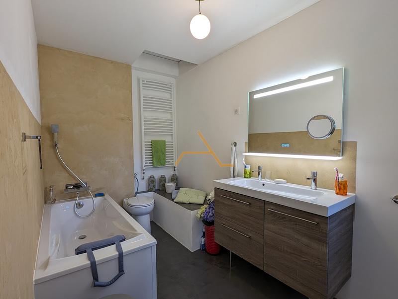 Maison en pierre - 263 m² - 8 pièces