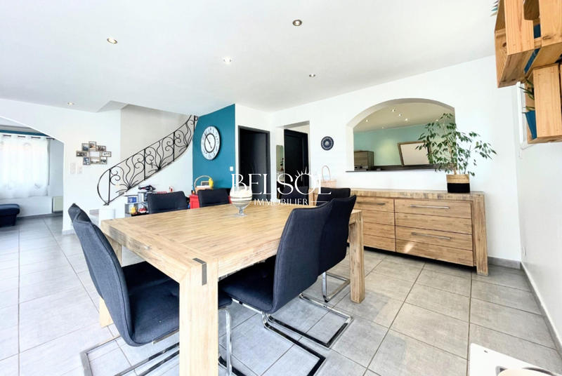 Maison traditionnelle - 155 m² - 5 pièces