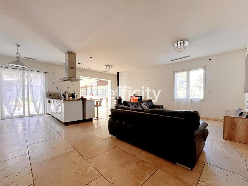 Maison - 305 m² - 7 pièces