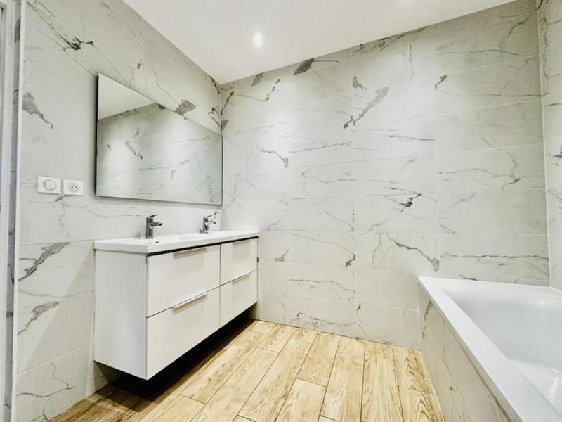 Pavillon - 136 m² - 7 pièces