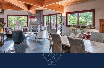 Maison - 277 m² - 8 pièces