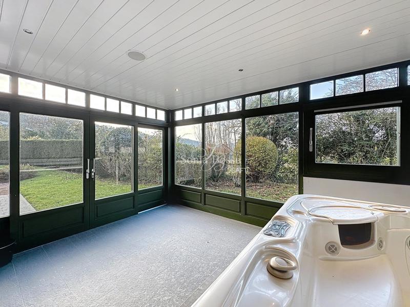 Maison - 270 m² - 10 pièces